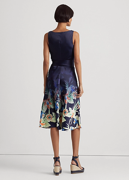 Robe Ceinturée En Charmeuse Fleurie 4 Robe Ceinturée En Charmeuse Fleurie – Image 4